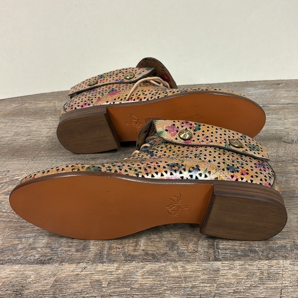 SOLD IN STORE Patricia Nash SABRINA Prairie Rose Perforated Leather - Picture 7 of 12